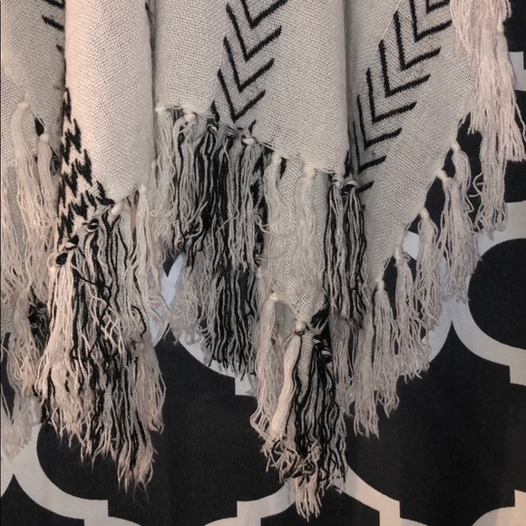 Express southwest striped poncho - Picture 2 of 3